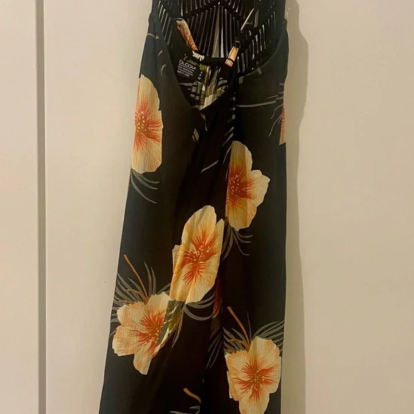 Volcom Beachy sundress - Picture 3 of 4